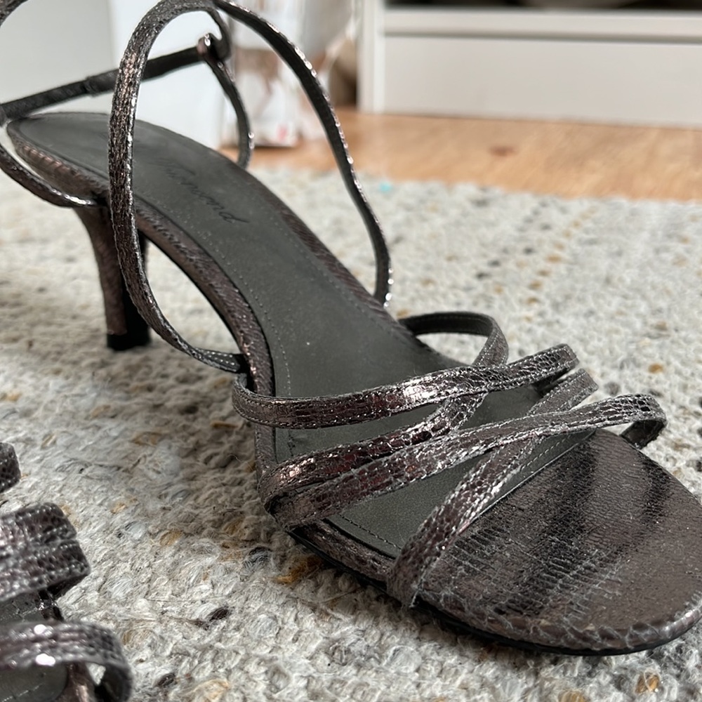 Shimmer strap heels - Picture 2 of 3